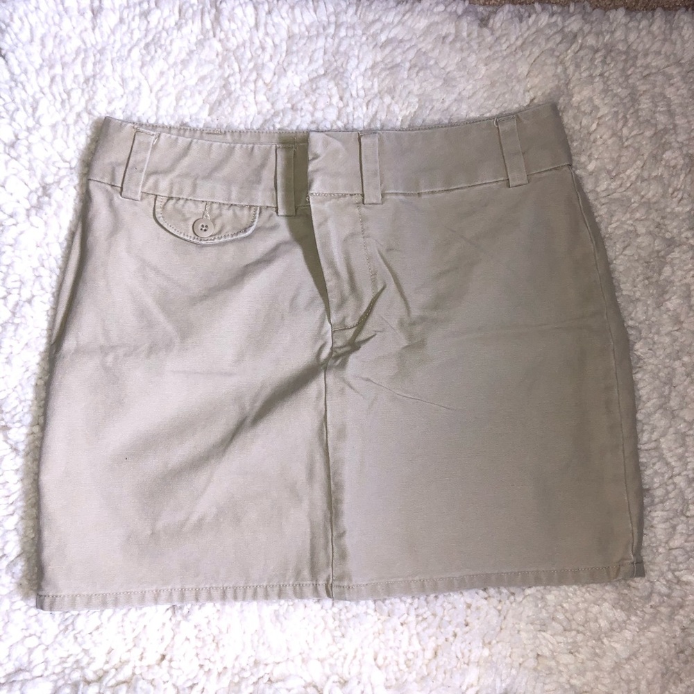 Old Navy khaki skirt.